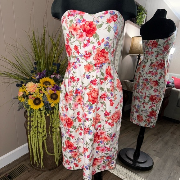 Alya Dresses & Skirts - Alya • Strapless Floral Princess Neckline Midi Dress